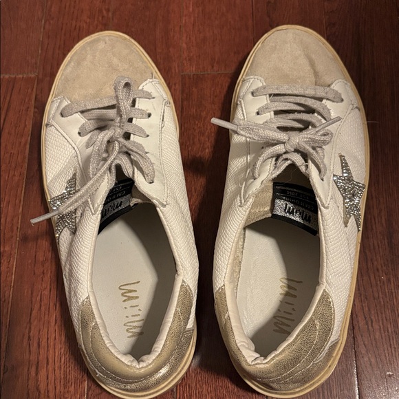 MiiM White Sneakers with Silver Star Accent Women’s Size: 6.5 - Picture 4 of 6